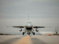 Încă trei aeronave F-16 cumpărate din Norvegia au aterizat în România