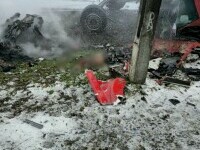 O mașină a luat foc, fără ca pasagerii să poată ieşi, după o coliziune cu o cisternă pe DN2, în Suceava