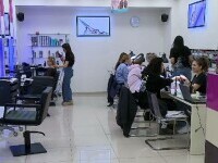 Saloanele de înfrumusețare, asaltate de cliente care vor să strălucească la petrecerea de Anul Nou. Care sunt tendințele