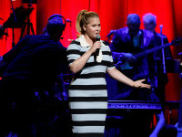 Amy Schumer, despre boala care i-a provocat scăderea dramatică în greutate: „Am slăbit ca să supraviețuiesc”