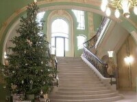 Cazinoul din Constanța atrage turiști cu experiențe de Crăciun. Bradul împodobit și tehnologiile moderne încântă vizitatorii