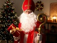 Cine a fost Moș Nicolae și de ce lasă cadouri în ghetele copiilor. Legende, obiceiuri și tradiții
