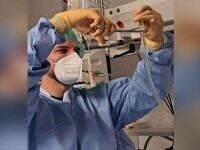 Un adolescent în stare critică a fost salvat de un aparat mobil ECMO pe durata transportului aerian. Cursă contracronometru