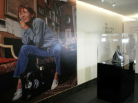 O geantă Birkin care i-a aparținut lui Jane Birkin a fost vândută pentru 2,5 milioane de euro. FOTO