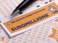O femeie a câștigat la loto 120 de milioane de euro și într-un an a rămas cu mai puțin de jumătate. Ce a făcut cu banii