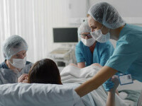 O femeie din Danemarca a fost condamnată după ce a postat pe Facebook imagini de la nașterea nepotului ei