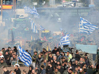 Fermierii au închis Creta. Mii de camioane au blocat insula. Protestatarii au atacat polițiștii cu pietre | FOTO