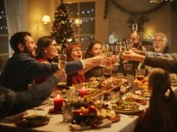 Aranjamente de masă pentru Crăciun 2025: Tendințe și idei ușor de făcut acasă