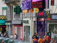 Extrema dreaptă din Franța vrea să redeschidă bordelurile. „Prostituatele ar fi împărătese în regatul lor”