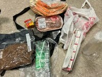 Cadou de Crăciun pentru deținuți. Fripturi, țigări și marijuana livrate cu drona într-o închisoare americană