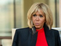 Brigitte Macron a fost surprinsă insultând protestatare feministe în timpul unui spectacol: „Ticăloase nenorocite”
