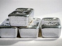 Argintul atinge un record absolut, alimentat de speculații. Metalul şi-a dublat valoarea în 2025