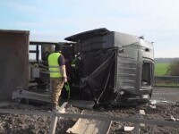 Accident pe A3, în apropiere de Snagov. Un TIR încărcat cu pietriș s-a răsturnat. Traficul a fost blocat mai bine de trei ore