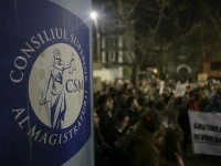 Secţia pentru judecători a CSM: Consiliul face apel la societate să nu se lase influenţată de poziţii izolate