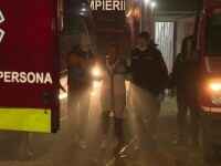 70 de bătrâni înghesuiți în casa proprietarei unui azil închis recent, în Timiș. Oamenii stăteau pe jos, pe saltele