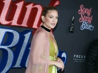 Kate Hudson și familia sa, apariție elegantă la premiera „Song Sung Blue” din New York. FOTO