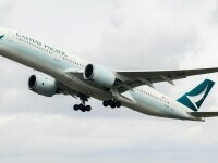 Un pasager al Cathay Pacific a încercat să deschidă uşa aeronavei în timpul unui zbor de la Boston la Hong Kong