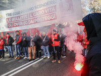 Zeci de mii de persoane protestează în Italia împotriva planurilor bugetare ale guvernului Meloni. GALERIE FOTO