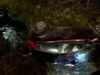 Două surori din Bistrița au scăpat ca prin minune aproape nevătămate după ce s-au răsturnat cu mașina în râu