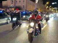 Moși Crăciuni și Crăciunițe pe motociclete au împânzit un oraș din România. Au oferit cadouri și au strâns donații