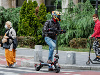 Ce amenzi riscă românii fără asigurare RCA pentru bicicletele și trotinetele electrice. Legea se aplică de 16 decembrie