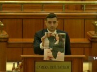 VIDEO. Liderul AUR, George Simion, a venit în Parlament, la moțiunea de cenzură, cu o fotografie cu Monica Hunyadi