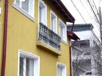 Un bărbat din Timișoara a căzut cu tot cu balconul, de la etajul 1, în timpul unor lucrări. Poliția a deschis anchetă