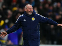 Selecţionerul Scoţiei, Steve Clarke, le cere fanilor să nu se îndatoreze pentru a participa la CM 2026