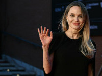 Gest inedit făcut de Angelina Jolie. Actrița și-a dezvăluit cicatricile cauzate de mastectomie într-o revistă. GALERIE FOTO