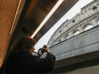 Roma a deschis o stație de metrou sub Colosseum. Călătorii pot vedea exponate, fântâni și ruine antice. GALERIE FOTO