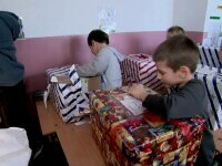 Spiridușii lui Moș Crăciun au transformat dorințele a 500 de copii din Iași în realitate. Ce cadouri au primit cei mici