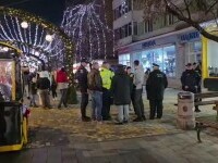 O femeie a fost lovită de un trenuleț care plimba copii la Târgul de Crăciun din Pitești. Șofer: „A sărit în fața mea”