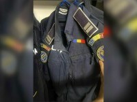 Polițiștii fac schimb de uniforme pe Facebook, din cauza calității slabe a echipamentelor: „O situație absurdă”