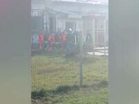 Un bărbat a murit, iar altul este rănit, după ce au căzut de pe acoperișul unei grădinițe, în Timiș. Ce s-a întâmplat