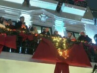 Flashmob de colinde în centrul Constanței: artiștii au cântat de la balcoanele unei clădiri istorice