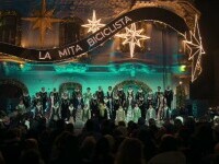 Magia sărbătorilor a cuprins Bucureștiul. 11.000 de oameni au ascultat un spectacol de colinde în fața Casei Mița Biciclista