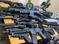 Poliția Română: 32 de arme airsoft, posibil modificate pentru muniție letală, au fost găsite în casa unui bărbat