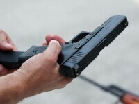 Un soldat de 23 de ani a fost găsit împușcat în baia unei unități militare din Deva