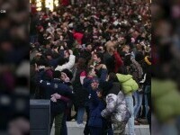 Peste 1.400 de cupluri din SUA s-au sărutat sub vâsc și au intrat în Cartea Recordurilor