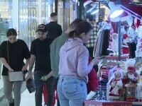 A început goana după cadouri pe ultima sută de metri, înainte de Crăciun. Centrele comerciale sunt pline de cumpărători