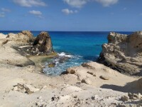 Turistă din China, la un pas de moarte după ce a fost luată de un val în timp ce făcea o fotografie, în Egipt