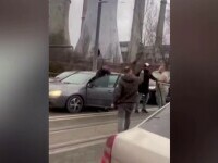 Scene violente în Iași. O ceartă în trafic între doi șoferi a degenerat într-o bătaie surprinsă de o cameră de bord