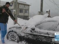 Zăpada și gerul i-a pus în dificultate pe unii turiști plecați la drum de Crăciun. Ninsori importante în mai multe zone
