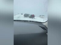 Drumurile județene din Olt au devenit capcane pentru șoferi. Mai multe mașini au rămas blocate în nămeți