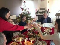 Mai multe familii de sași și români din Sibiu au petrecut Crăciunul împreună. Specialitățile au dispărut rapid de pe platouri
