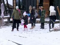 În Bucovina ninge, iar turiștii sunt fericiți. Un skipass cu 10 urcări costă 25 de lei pentru adulți