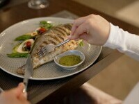 O mamă și fiica ei de 15 ani au murit după ce au mâncat pește la masa de Crăciun. Medicii le-au trimis de două ori acasă