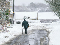 Cod galben de vânt puternic, cu ninsoare viscolită, în mai multe zone din țară. Rafalele pot atinge 120 km/h. HARTĂ