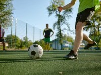 Soldat din Buzău condamnat la închisoare după ce a bătut arbitrul la un meci de fotbal