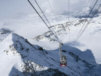 Accident la o telecabină din Italia. Două persoane rănite, alte 100 blocate la 2.800 de metri, evacuate cu elicopterul. VIDEO